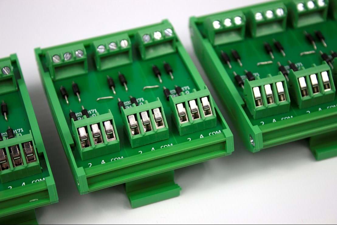 INTERFACE MODULE WITH DIN RAIL SUPPORT