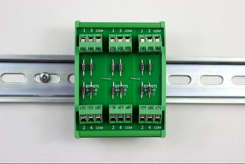 INTERFACE MODULE WITH DIN RAIL SUPPORT